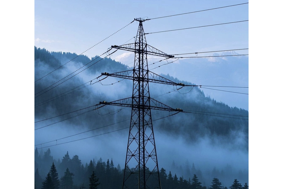 Vilka är egenskaperna hos Metal Electric Power Tower?