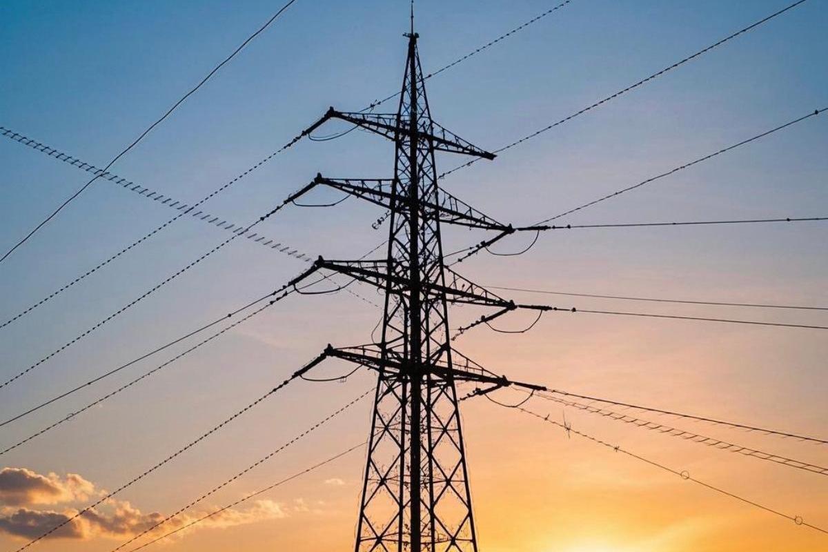 Vilka är egenskaperna hos Metal Lightning Towers?